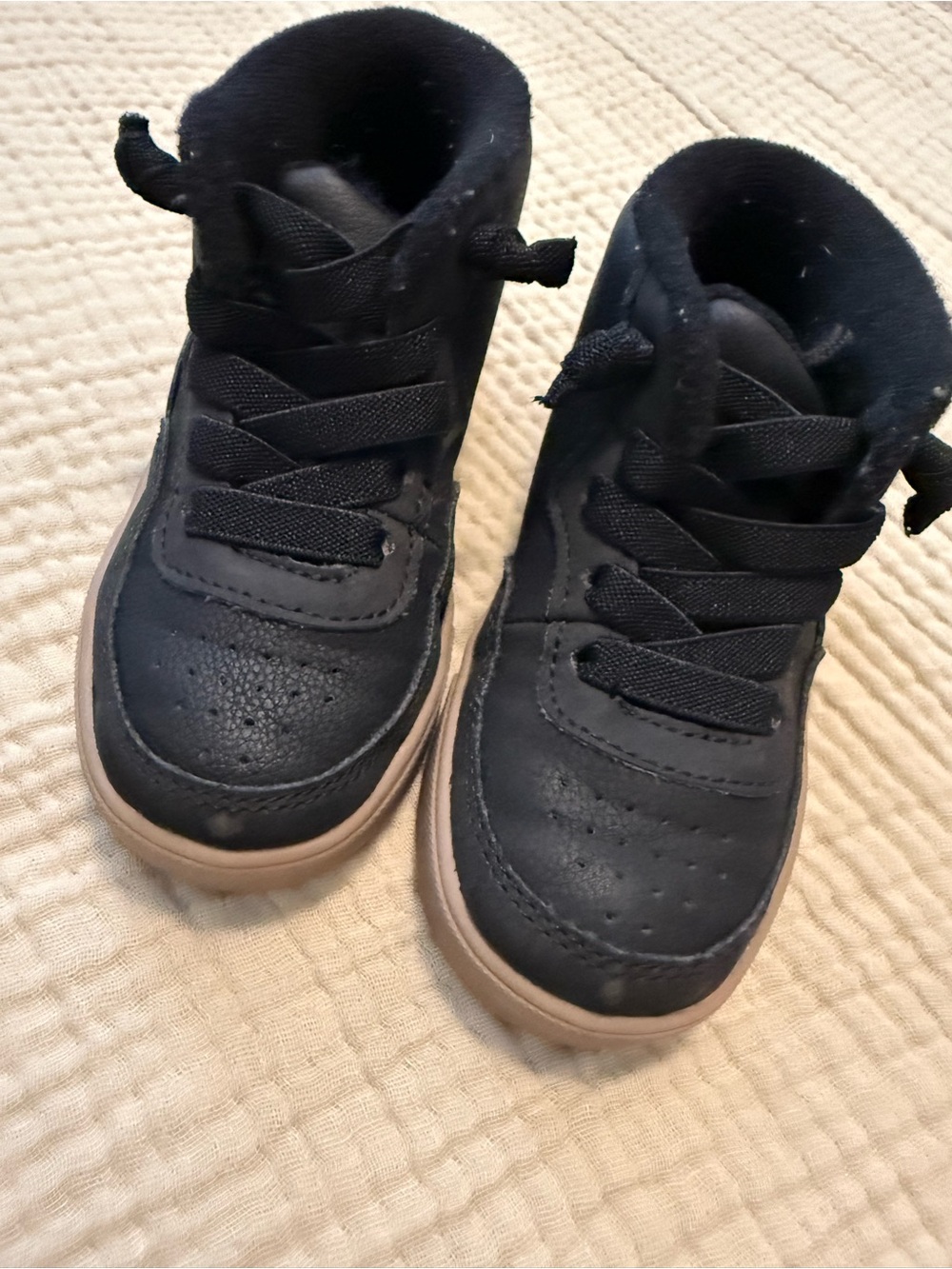 OshKosh B'gosh size 9 Black High-Top Kids Sneakers with Tan Sole